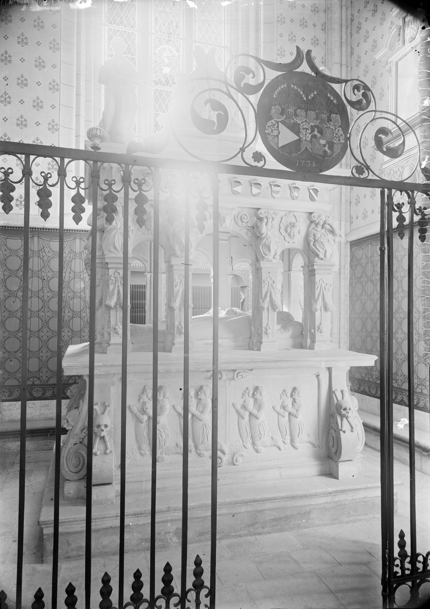 Skranket till Gustaf Banérs gravkor, Uppsala domkyrka, Uppsala före 1914