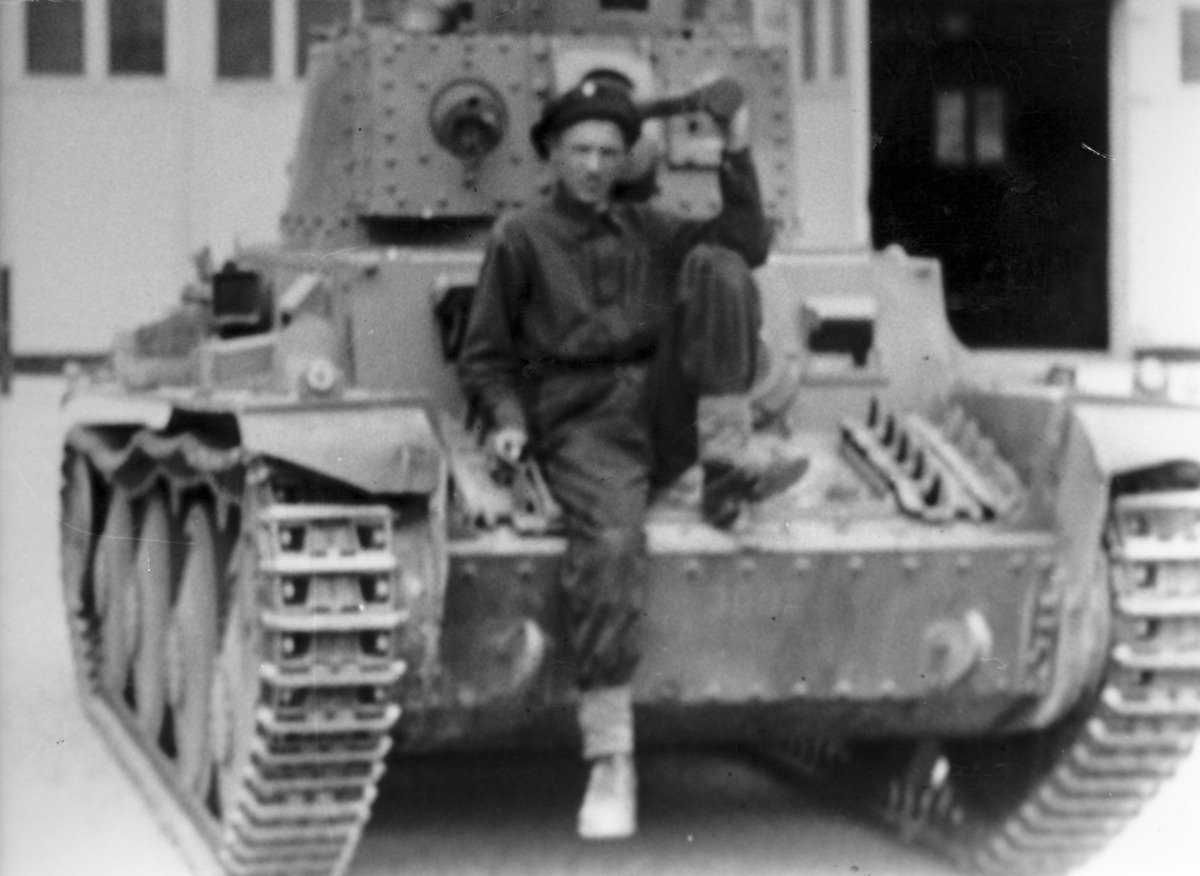 Volontär Ericsson P 3 på en stridsvagn m/41.
Garageplan på Utö pansarskjutfält 1947.