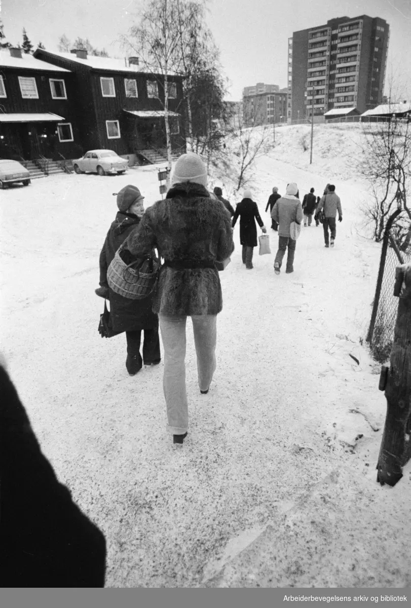 Haugenstua stasjon. Desember 1976