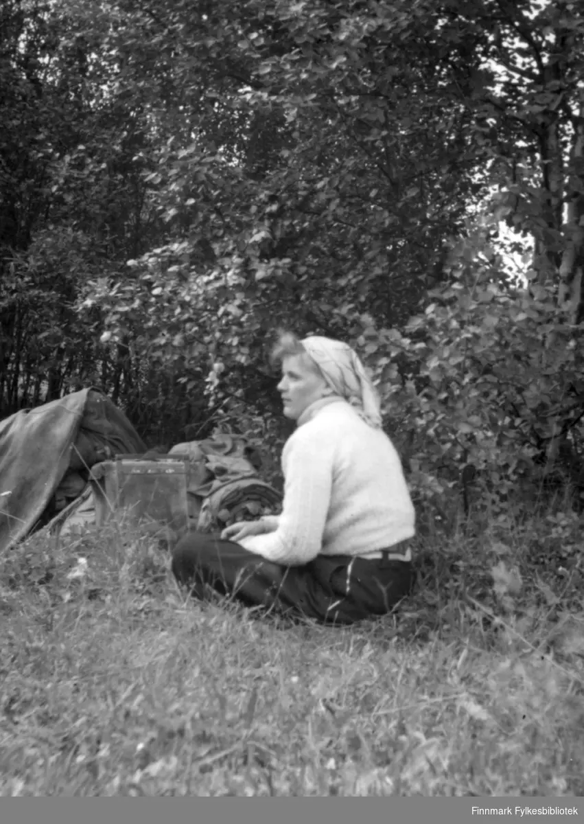 Sommeren 1950. Ferietur til Rafsbotn, Alta. Familiealbum tilhørende familien Klemetsen. Utlånt av Trygve Klemetsen. Periode: 1930-1960.