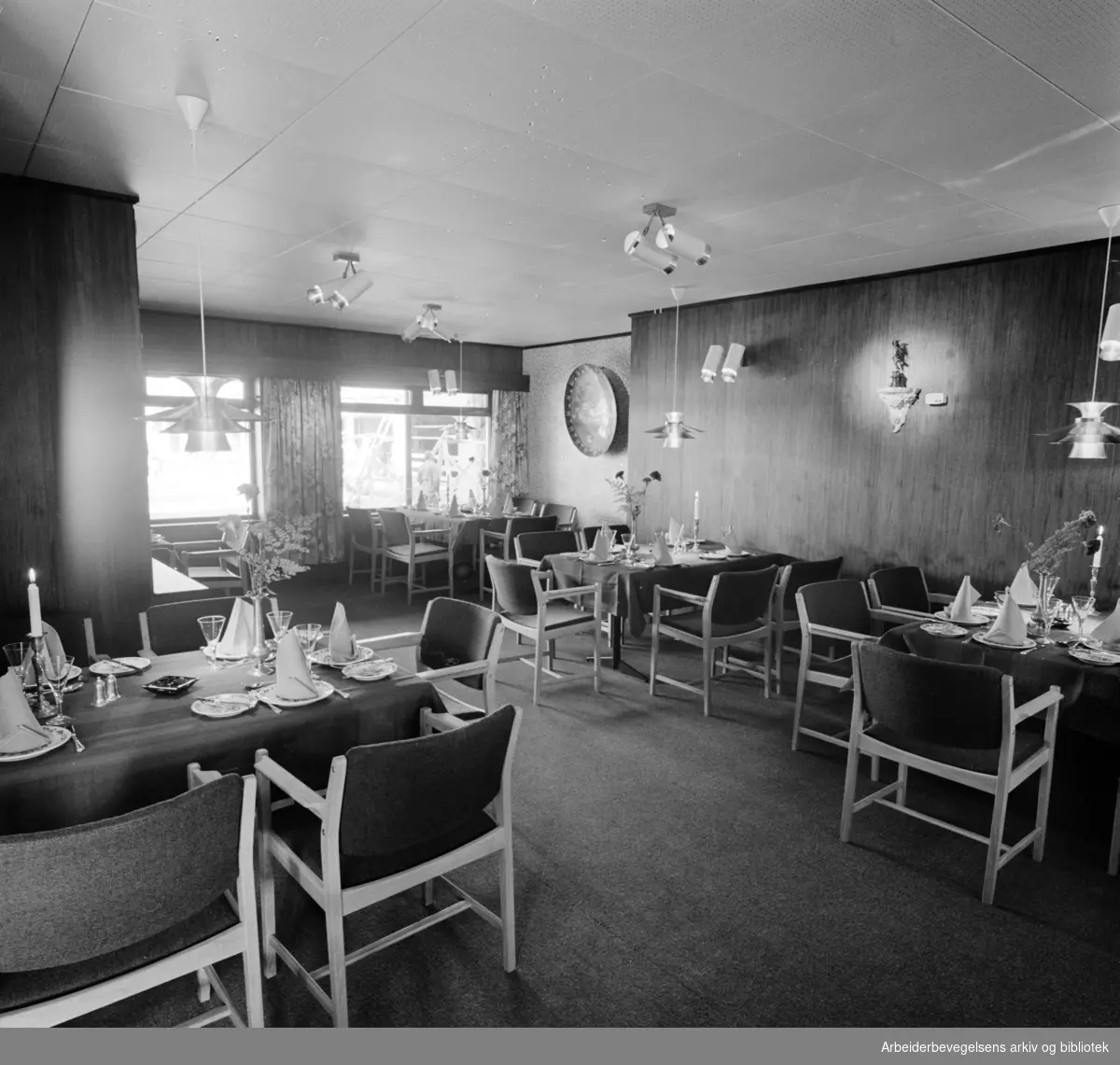 Grorud: "Den gyldne elefant", ny restaurant. Interiører. September 1963
