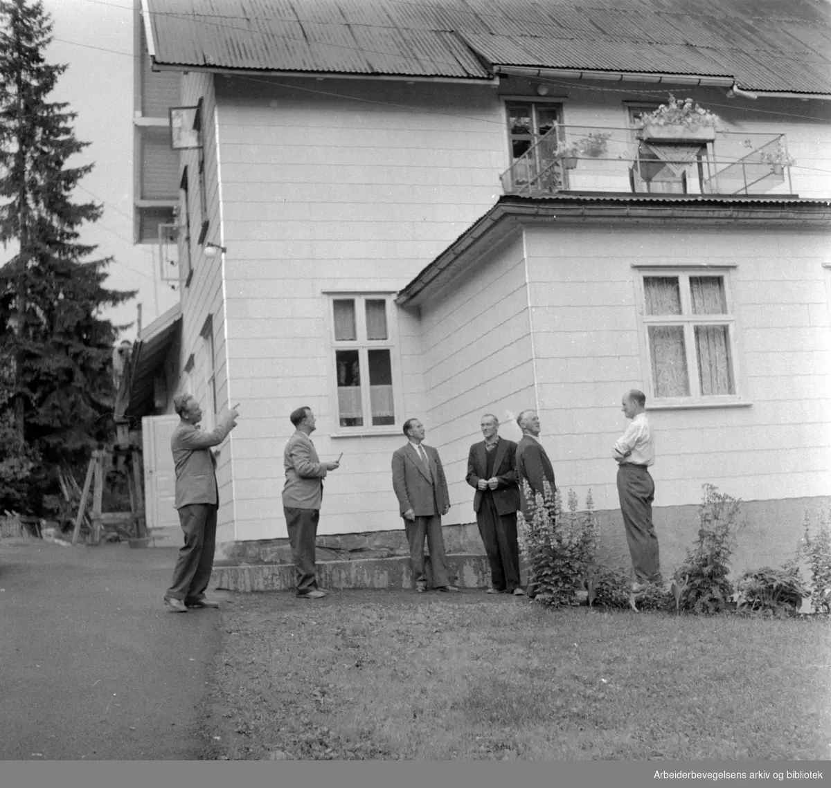 Grorud: Folket Hus oppusset. August 1957
