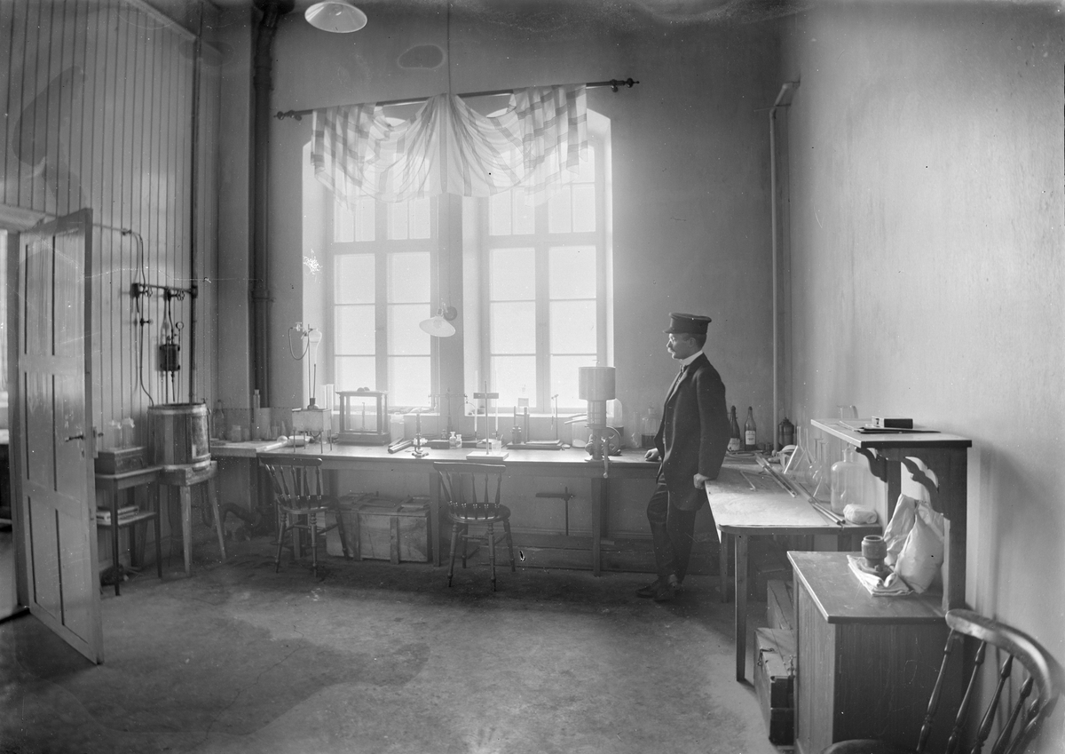 Laboratorium i jästfabriken, Upsala Ångqvarns AB, Östra Ågatan, Uppsala omkring 1913