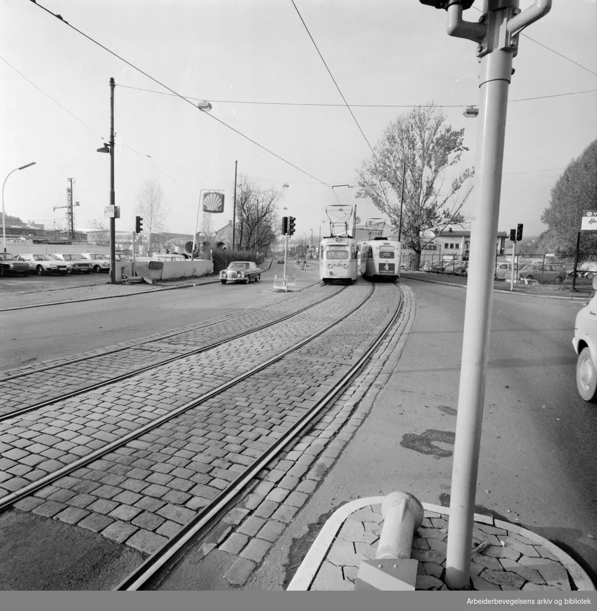 Drammensveien. Buss og trikk får egne filer..Oktober 1975