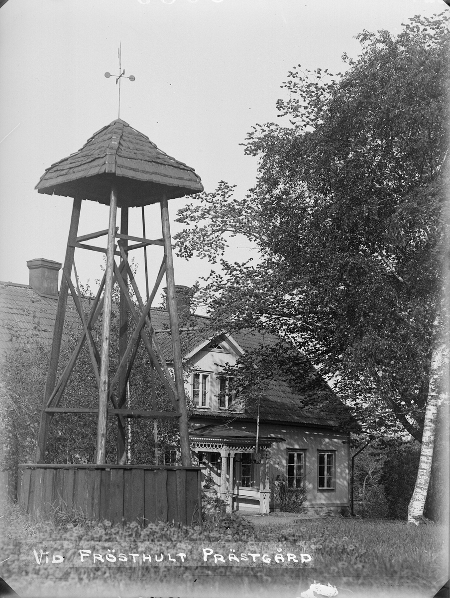 Klockstapel och Frösthults prästgård, Frösthults socken, Uppland 1924