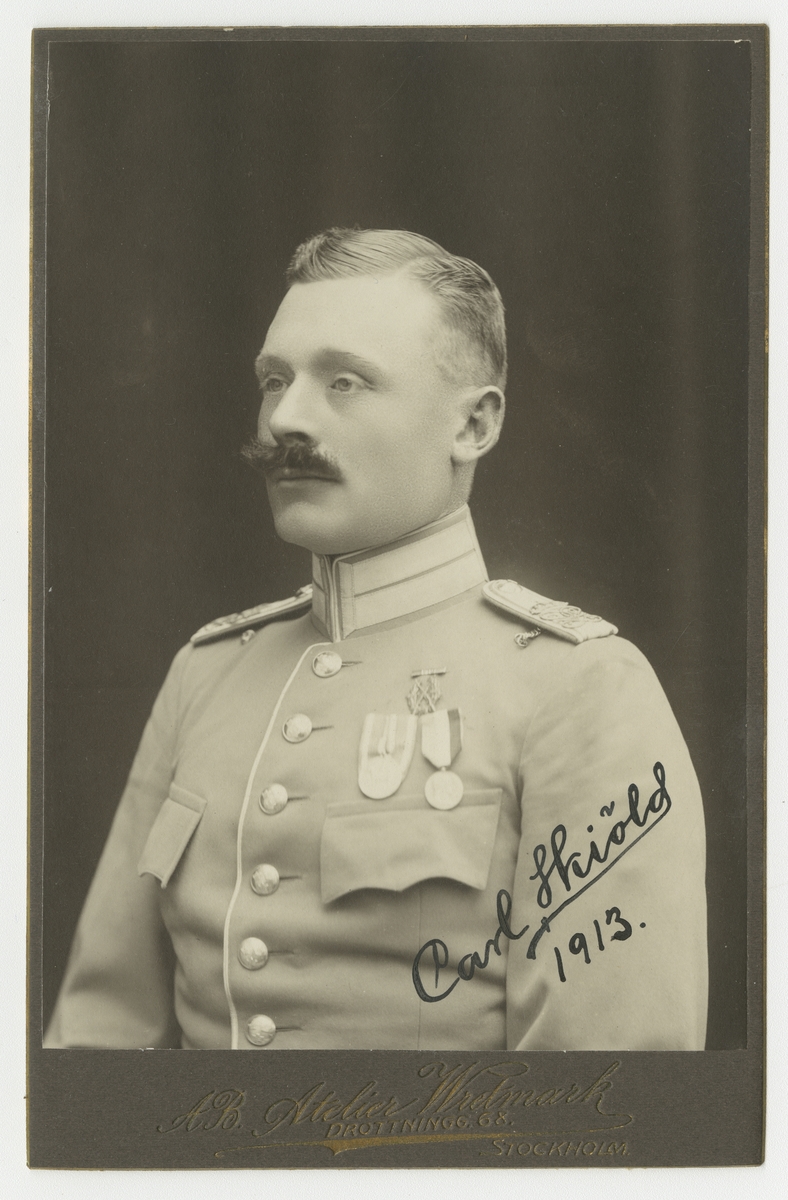 Porträtt av Carl Skiöld, officer vid Livgardet till häst K 1.