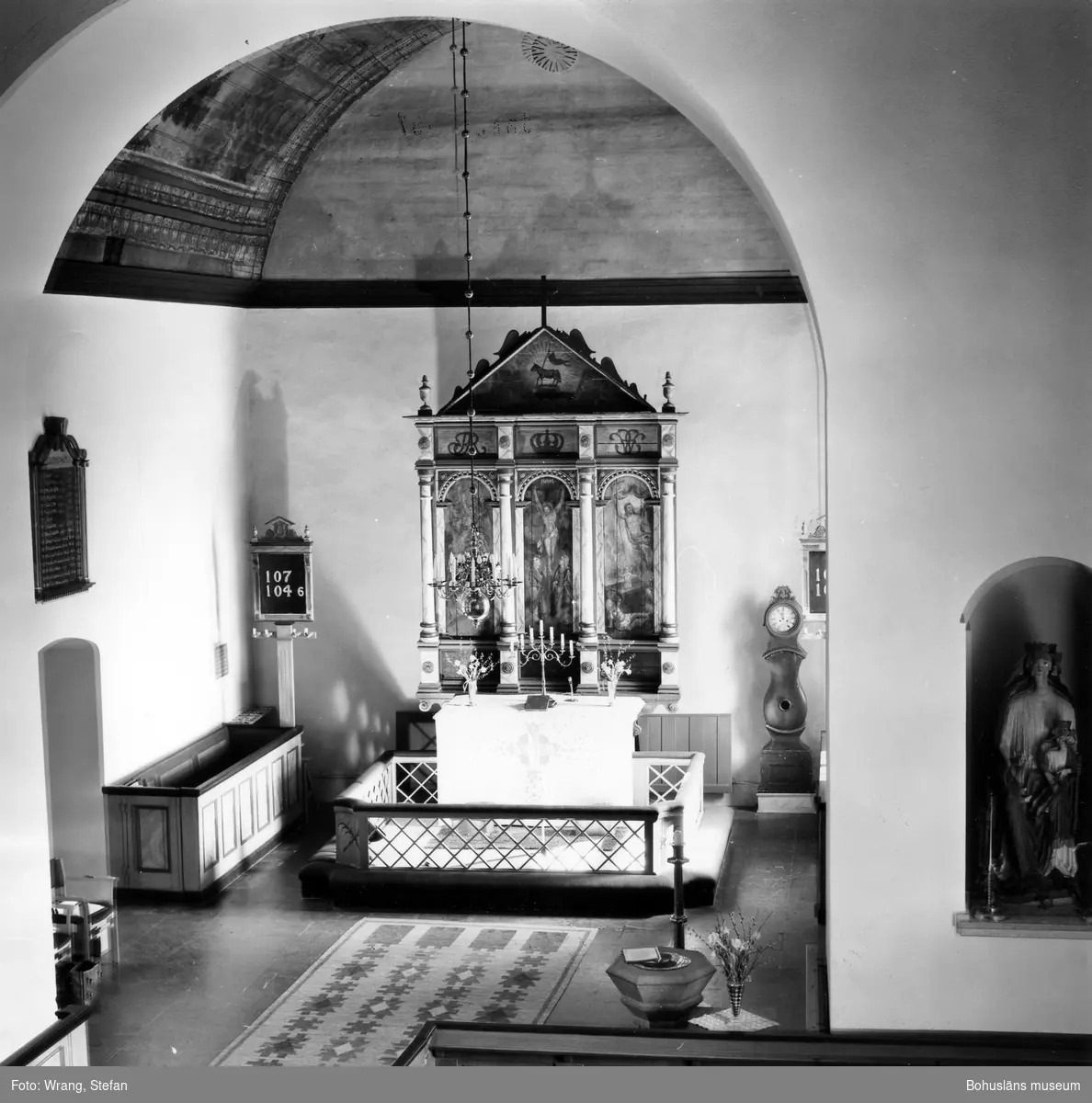 Text till bilden: "Naverstads kyrka. Interiör mot koret".
