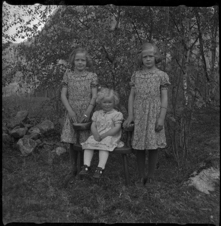 Frida og Paul Johannessen, familien Øyane og en barnefamiliei Kvilldal.