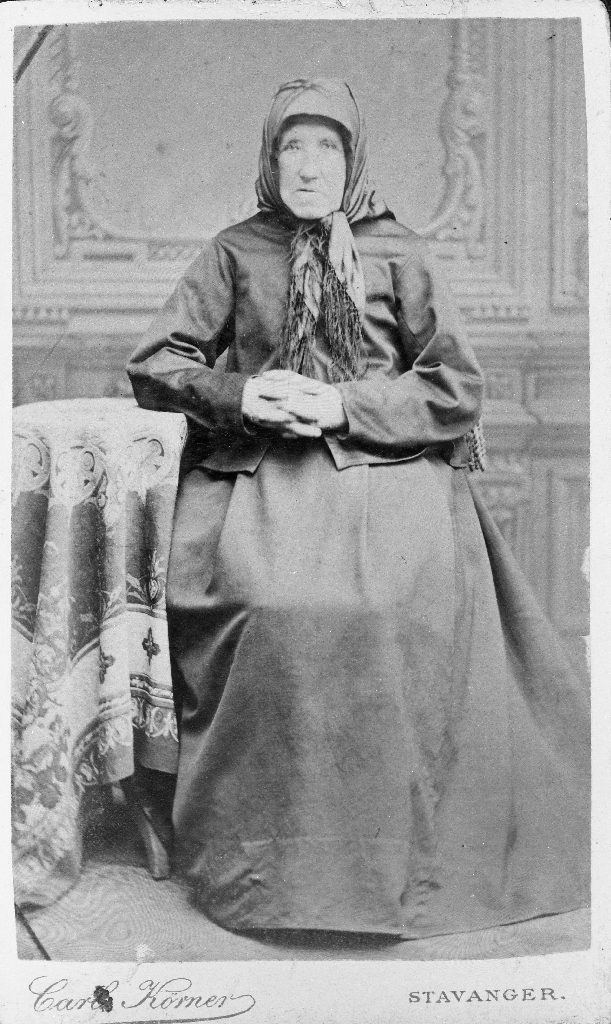Kvinne festdrakt, namn ukjent, frå omlag 1890