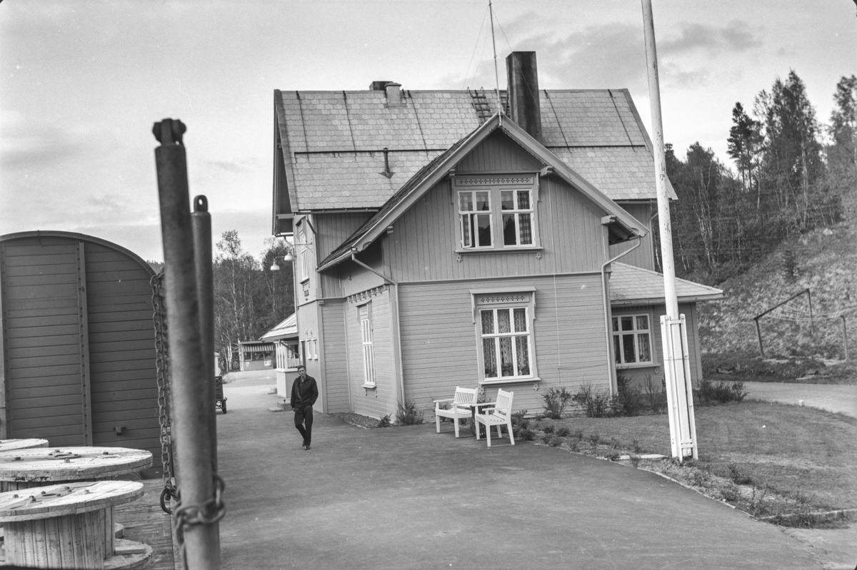Underveisgodstoget fra Trondheim til Hamar over Røros, tog 5712, på Tolga stasjon.