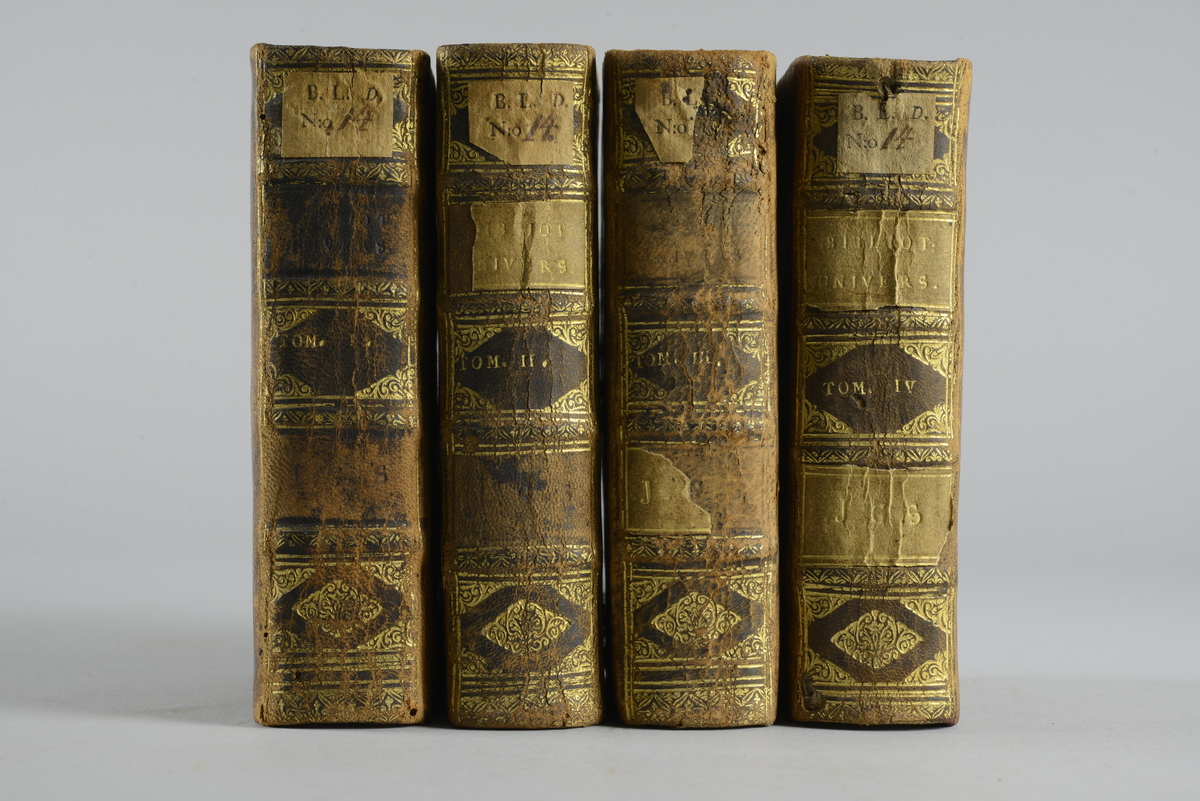 Bokverk i fyra helfranska band, "Biblioteque universelle et historique"  tryckt i Amsterdam 1702-1720.