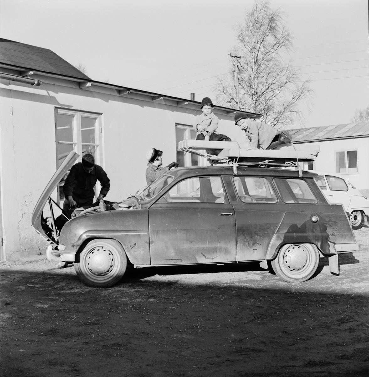 Svensk Bilprovning - "ingen rusning ännu till bilprovningen", Uppsala 1964