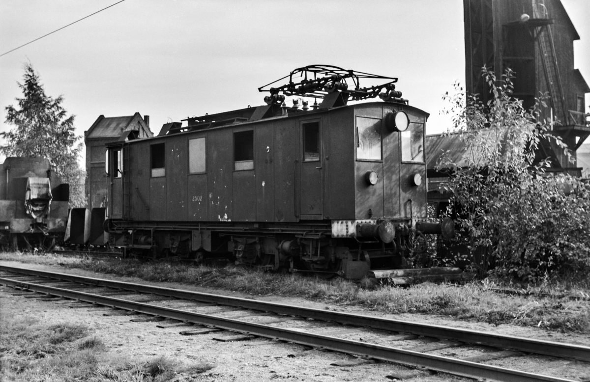 Utrangert elektrisk lokomotiv type El 7 nr. 2502 på Sundland ved Drammen.