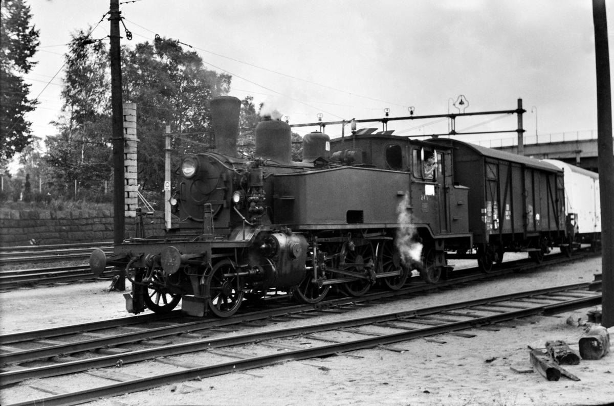 Damplokomotiv type 20b nr. 249 i skiftetjeneste på Kristiansand stasjon.
