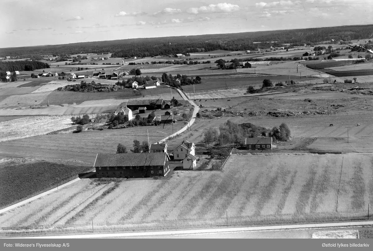 Flyfoto fra gården Haugland  i Onsøy 1956.