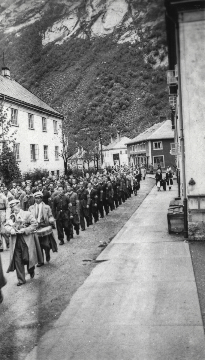 17.mai tog, frigjeringa - Kraftmuseet / DigitaltMuseum