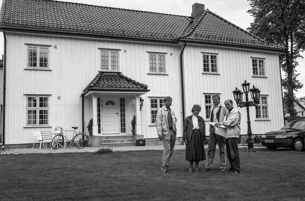 Eksempel på god byggeskikk. Fra venstre: Truls Wetterhus, Marit Eikeland og Nils-Petter Wiik og Ivar Gudmundsen.