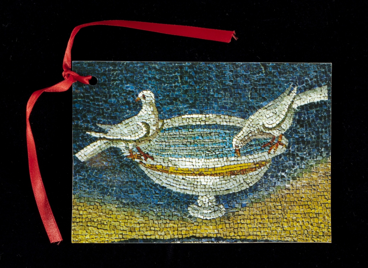 Bilde heter: Duer som drikker. Mosaikk fra et kunstmuseum i Ravenna.