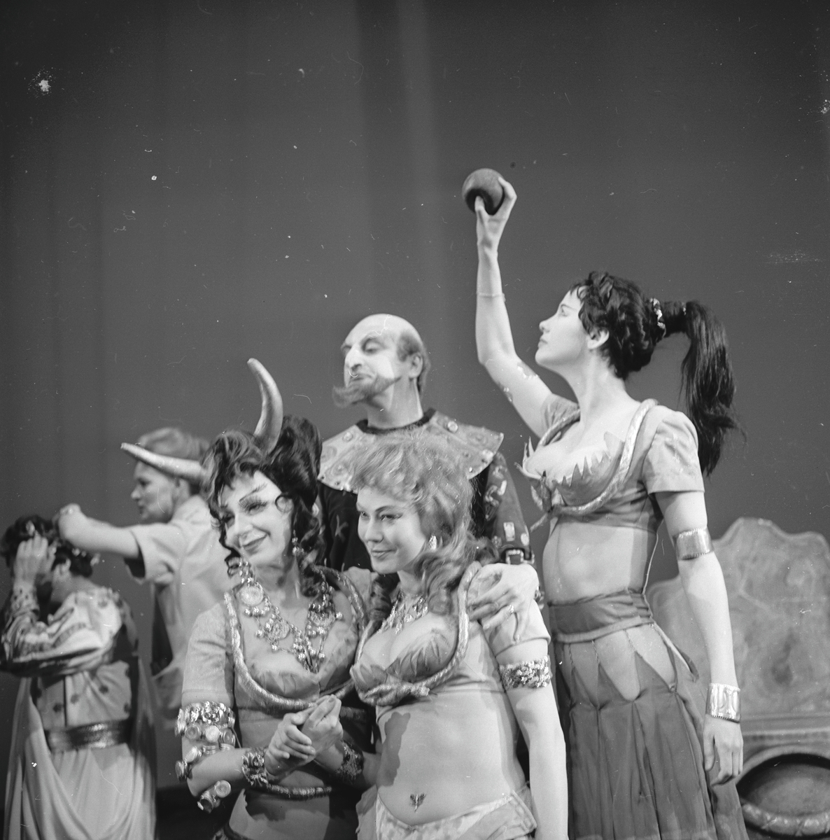 Oppsetning av "Thesevs" på Det Norske Teater. Fotografert 10.05.1963.