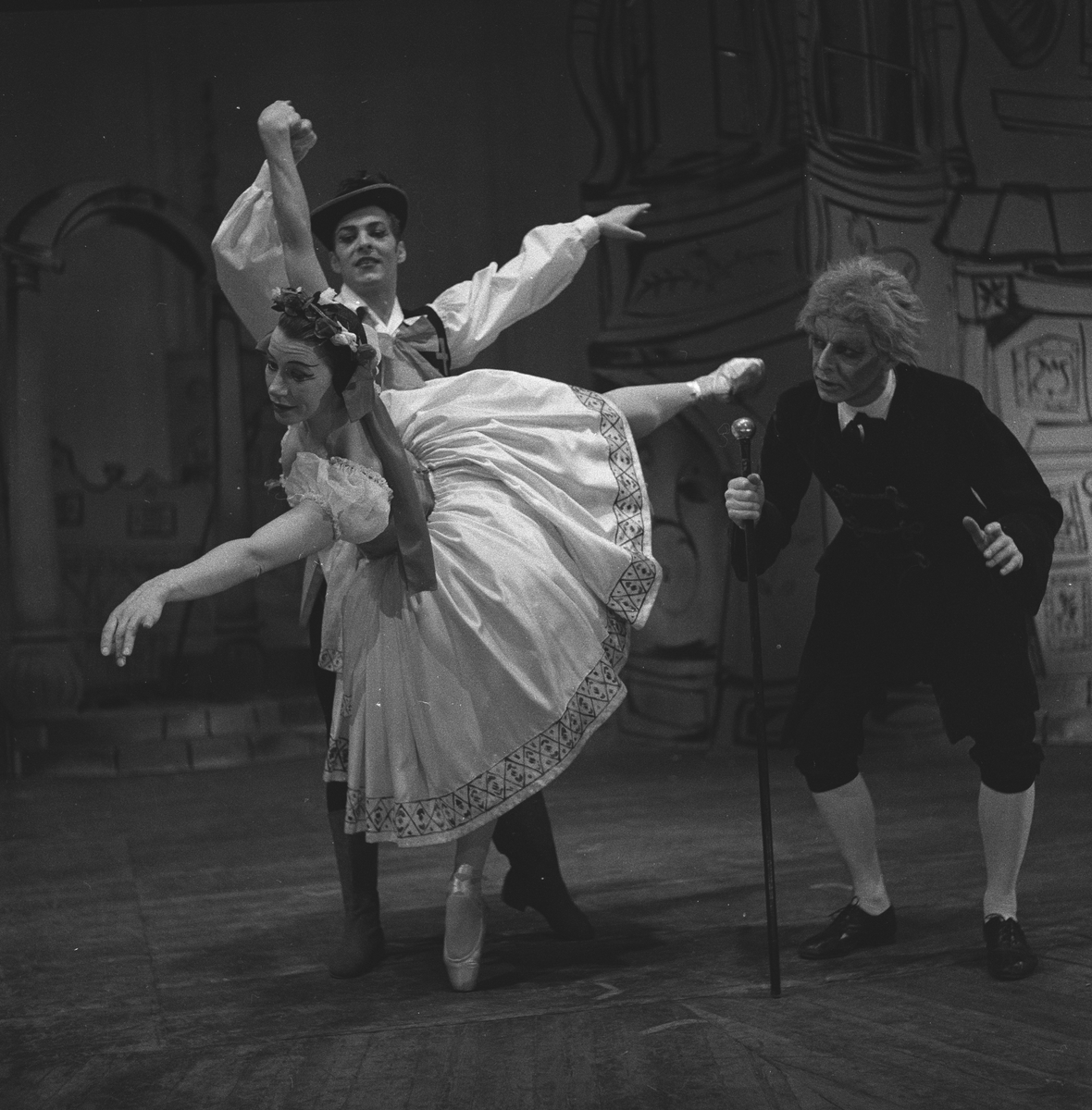 Den Norske Operaballett oppsetningen av "Coppelia" på Folketeatret. Dansere på scenen. Fotografert mars 1959.