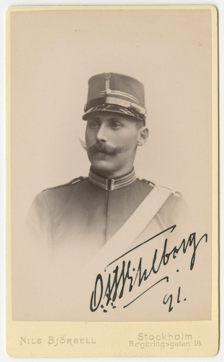 Porträtt av Otto Fredrik Wihlborg, löjtnant vid Skånska dragonregementet K 6.

Se även bild AMA.0002064.