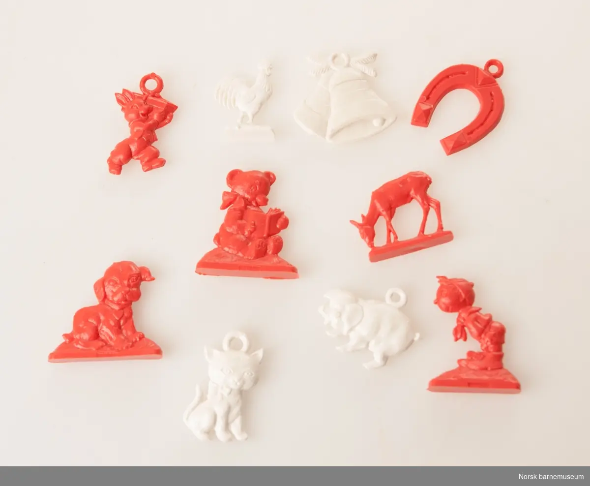 49 figurer
Røde og hvite 
Plast