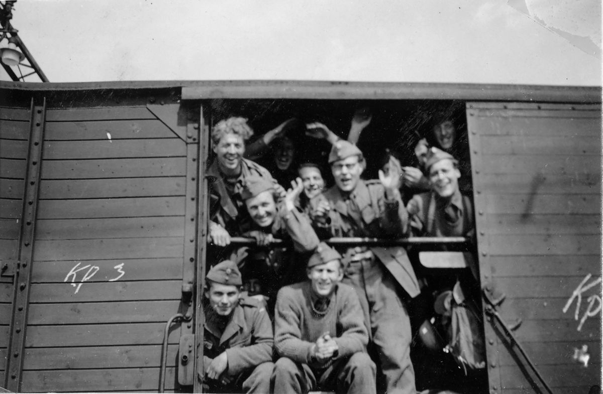 Norske politistyrker på vei fra Sverige til Norge,1945