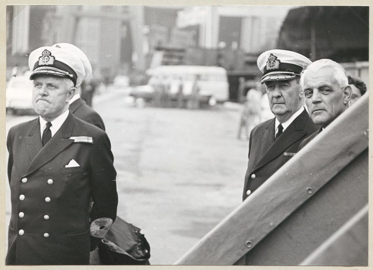 Marinchef, marinförvaltningschef och Kockumschef inför sjösättniingen av Sjölejonet. 1967-06-29