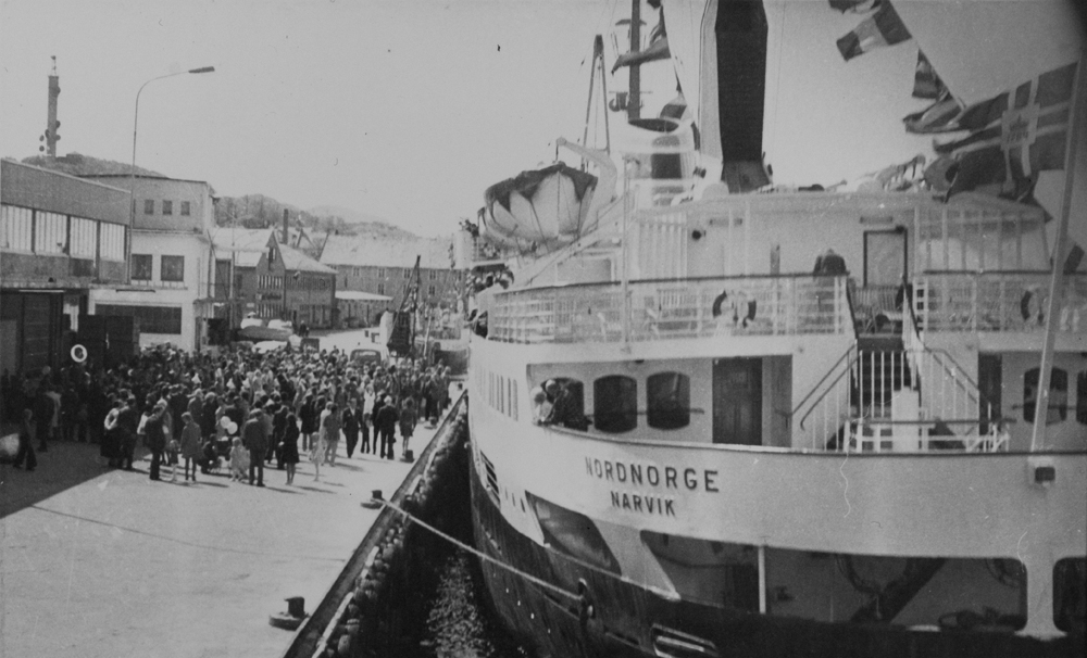 Hurtigruta Nordnorge ved kai i Sandnessjøen 17.Mai 1974.