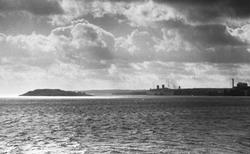 Queen Elisabeth Island. Innseilingen til Halifax havn. Suder