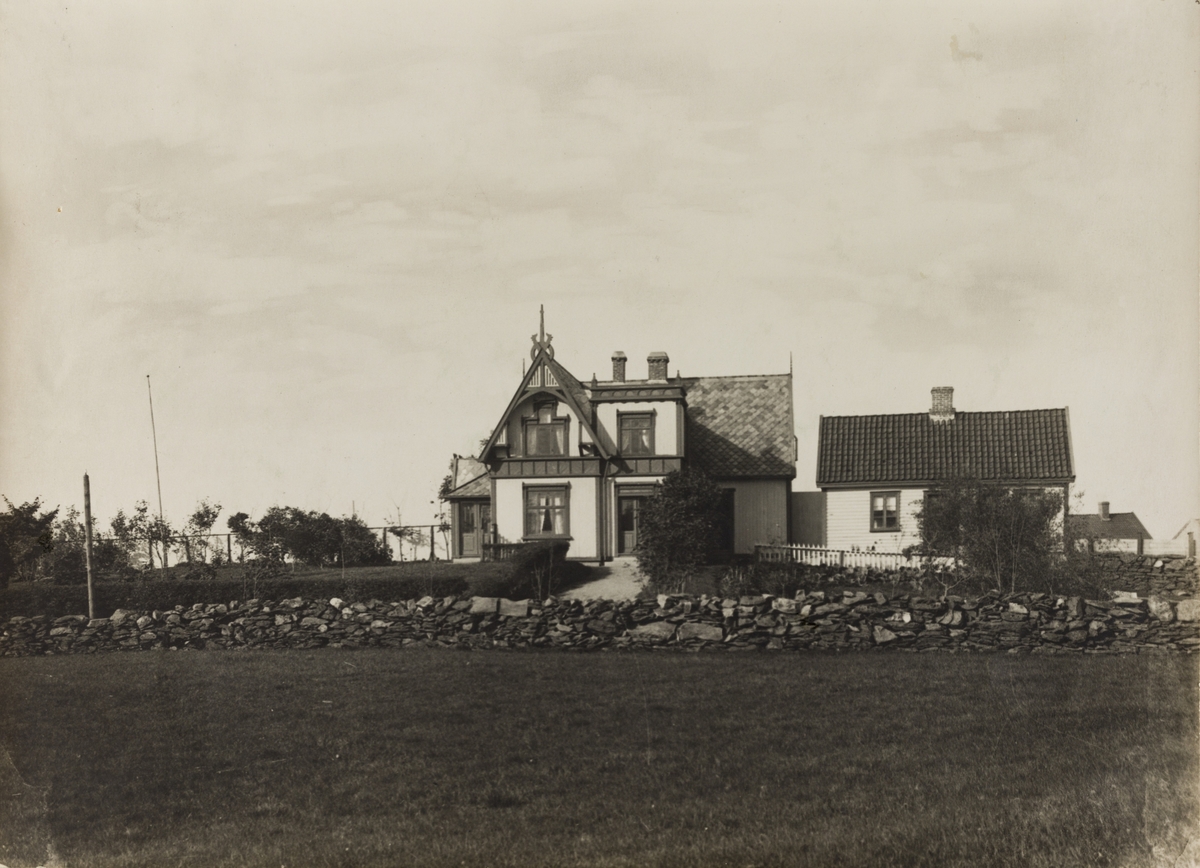 Omegnen III - Skipsreder Henry Röthings hus på Garå sett fra øst, ca.1894.