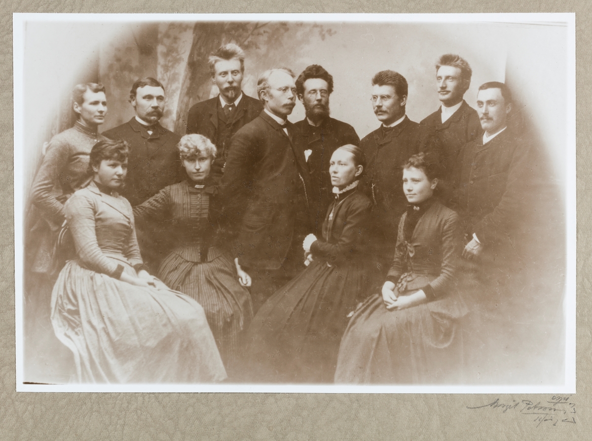 Gruppebilder - Middelskolens lærerpersonale 1885-87