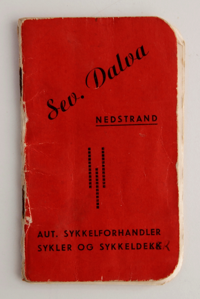 Notisbok med reklame fra fra Sev. Dalva Nedstrand, aut. sykkelforhandler sykler og sykkeldekk. Stiftet i ryggen.
