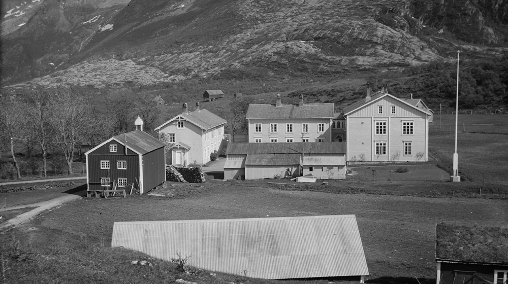 Helgeland Amtssykehus, Søvik før 1926.  Senere husmorskole.