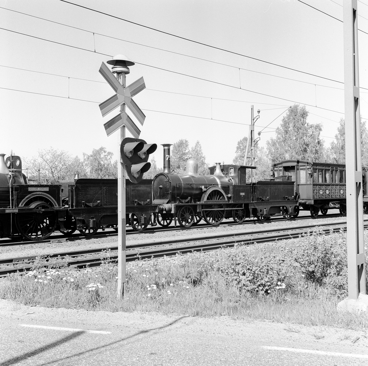 Järnvägsmuseet flyttar från Stockholm till Gävle. SJ B 43 "Prins August", SJ A 75 "Göta" och SJ 5 Kunglig audiensvagn mellan Uppsala och Gävle