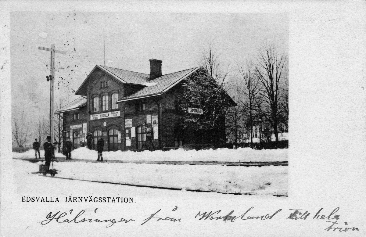 Järnvägsstation i Edsvalla.
Stationshuset anlagd  1879-1880.
Vid järnvägsspåret mellan Åmål och Kil.
Eldrift på denna bandel kom 1940-11-11