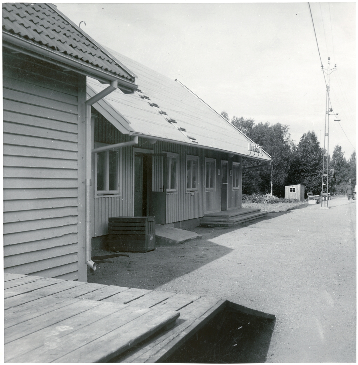 Hållplats anlagd i början av 1880-talet. Nytt stationshus, envånings i ...