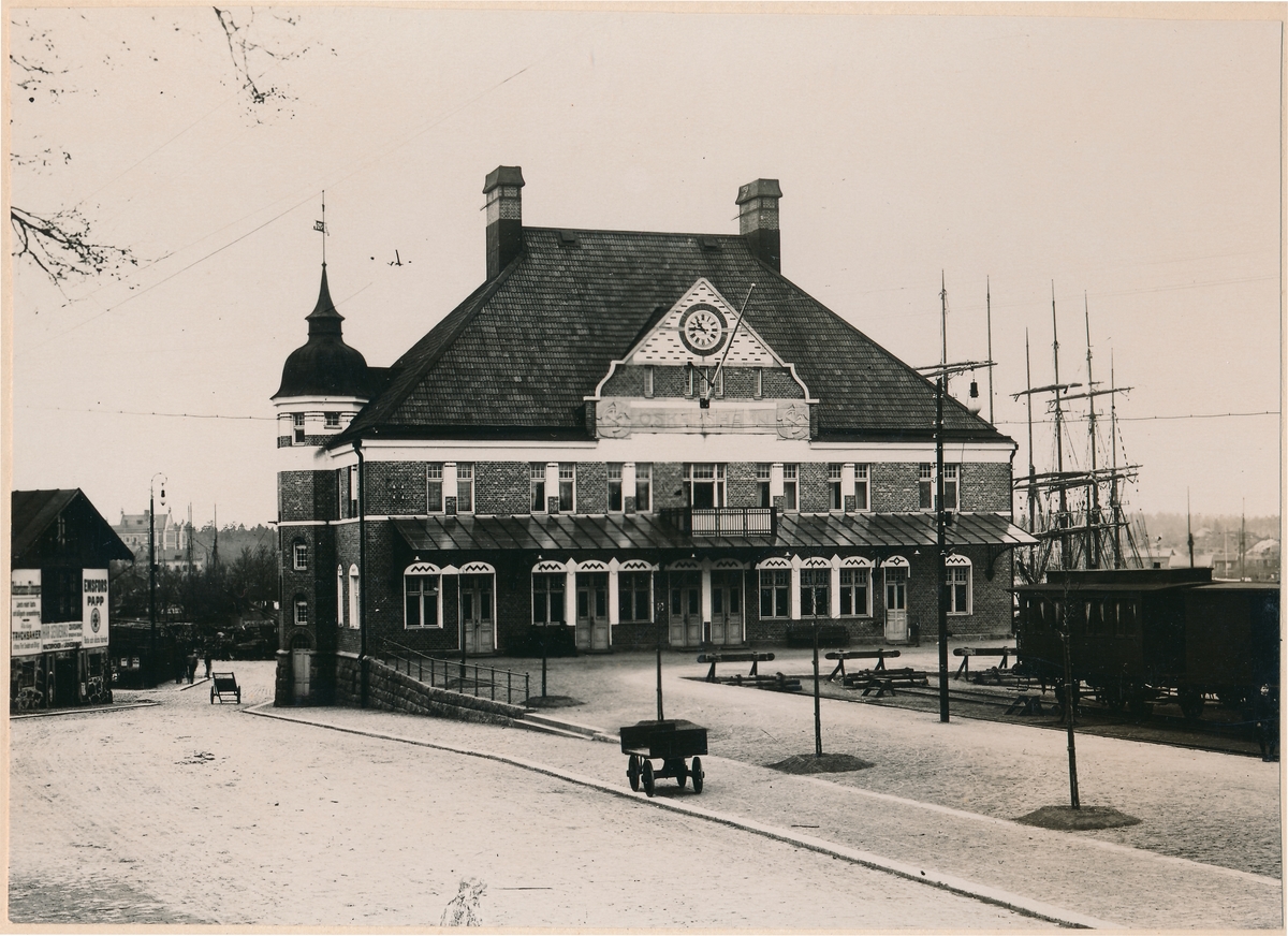 Nässjö - Oskarshamns Järnväg, NOJ,  Foto tagit från bangården, byggnaden färdig 1906 NOJ,