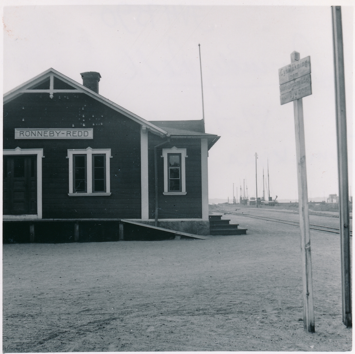 Mellersta Blekinge Järnväg, MBIJ. Ronneby-Redd stationshus den 10/7 1943.