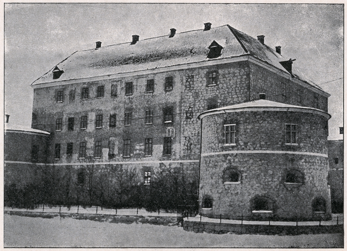 Örebro, slottets västra fasad och en del av den södra fasaden.
