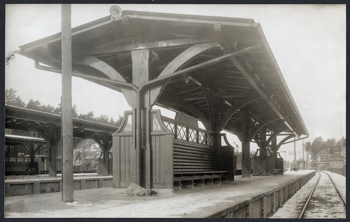 plattformstak-vid-s-dert-lje-s-dra-station-j-rnv-gsmuseet