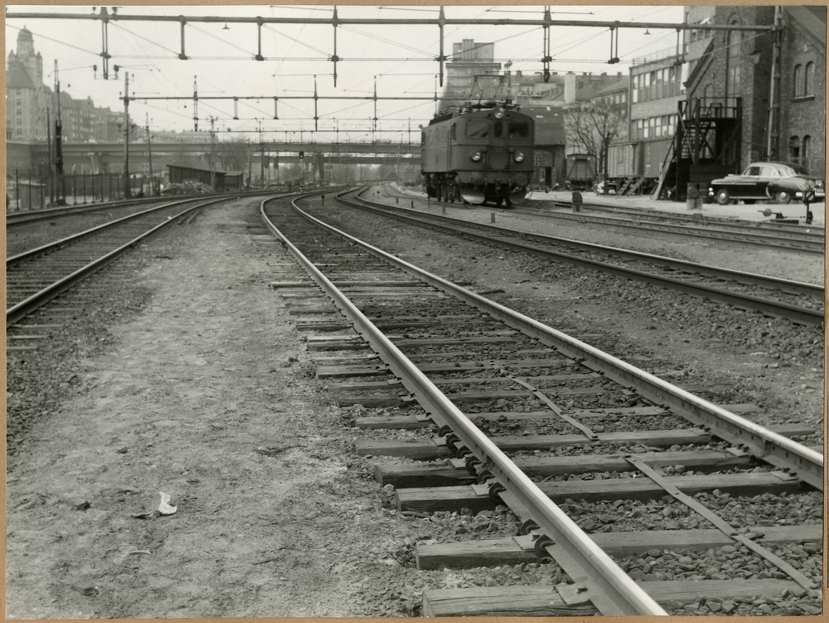 Järnvägsspår med rälsvandringshinder Fair T, här på Stockholm centralstation.