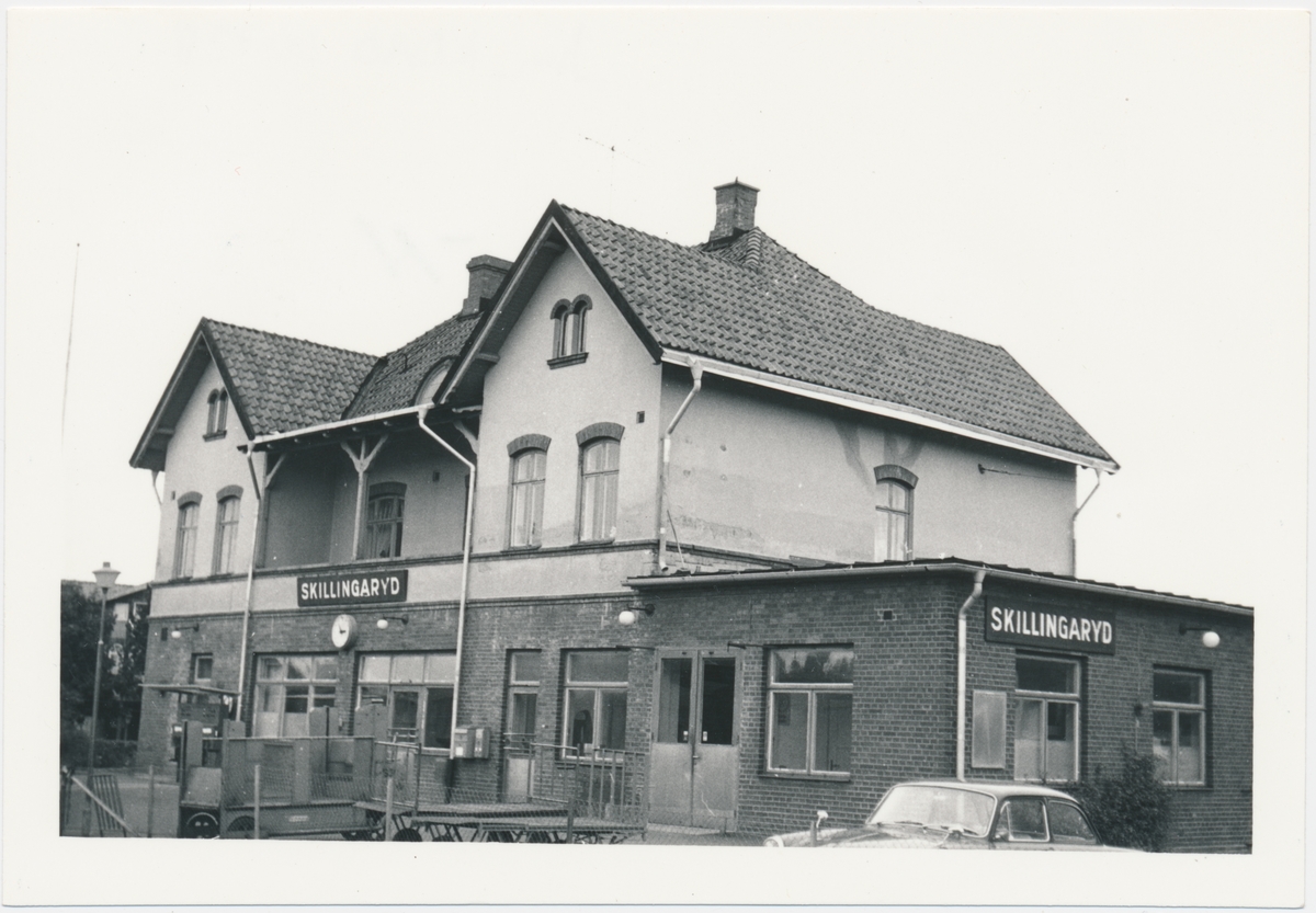 1940 byggdes stationshuset om och till, och lokaler uthyrdes till postverket.
