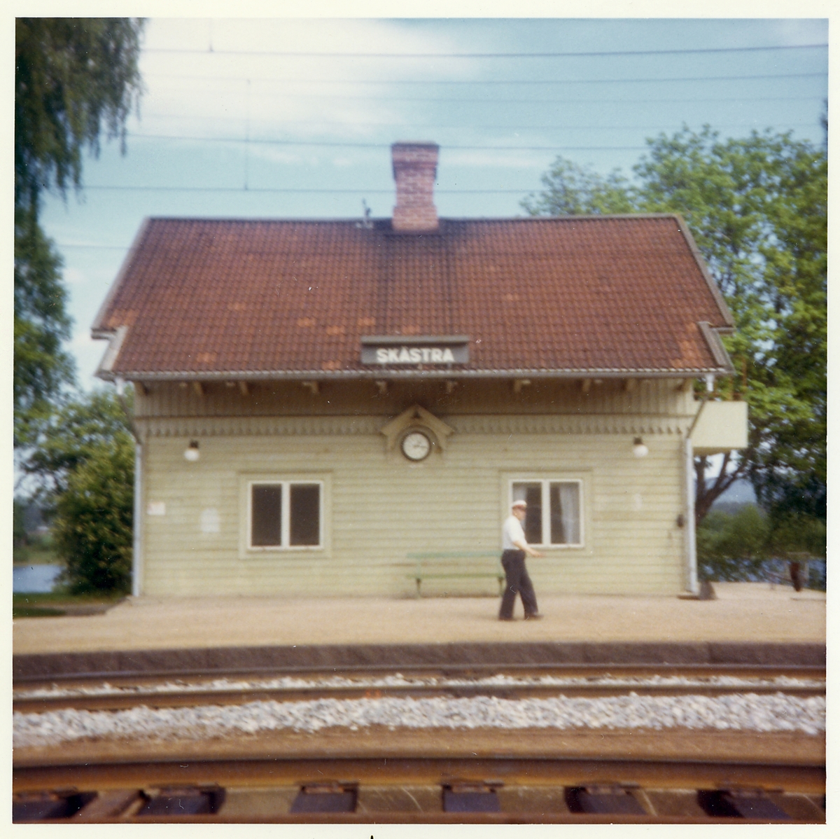 Skästra station.