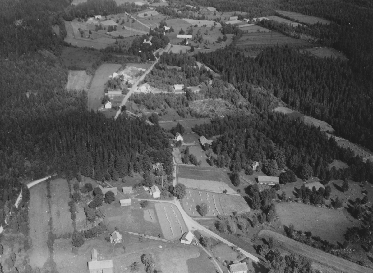 Flygfoto över Gryteryd i Gislaveds kommun. Nr M 650.