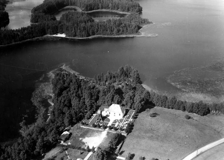 Flygfoto över  Tannåkers kyrka i Kronobergs kommun. Nr M 705.