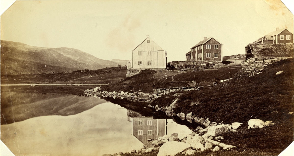 Nystuen skysstasjon på Filefjell. Fotografert mellom 1870 og 1886.