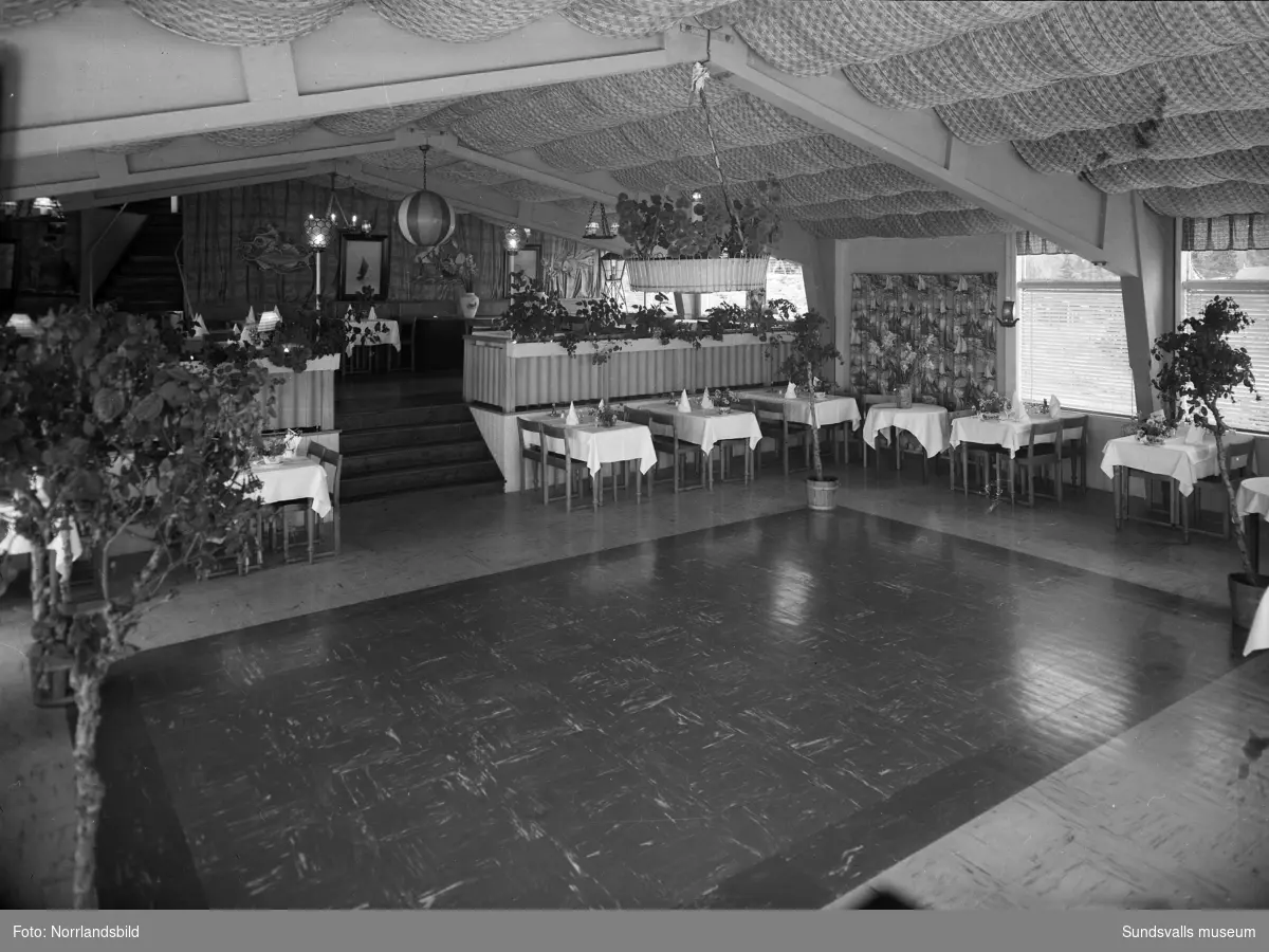Interiörbilder från restaurang Vindhem med fokus på dansgolvet.