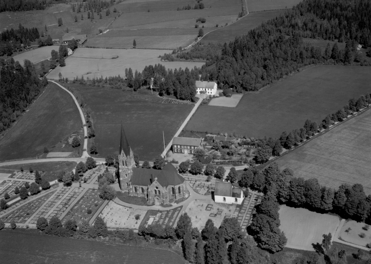 Flygfoto över Norra Solberg kyrka i Nässjö kommun. Nr P 194
