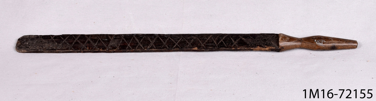 Liesticka, av ek med snedskåror, används till att slipa lien.